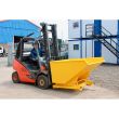Forklift With Self-Tipping Skips