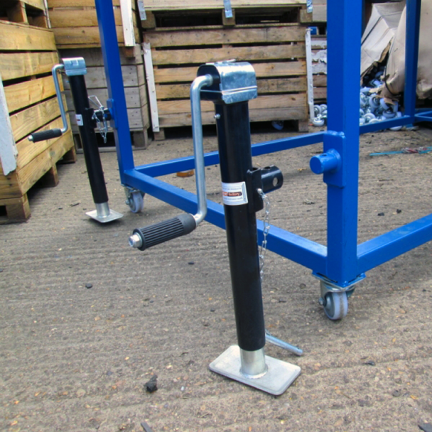 Simple Platform With Rungs Jacking Legs