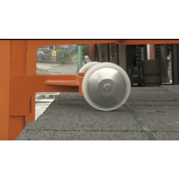 Fork lift scissor grab
