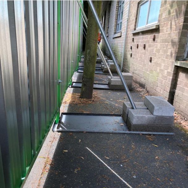 Hoarding Wind Resistance